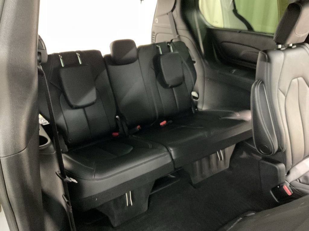 Used 2020 Chrysler Pacifica Touring-L w/ Advanced Safetytec Group AWD/4WD image 25