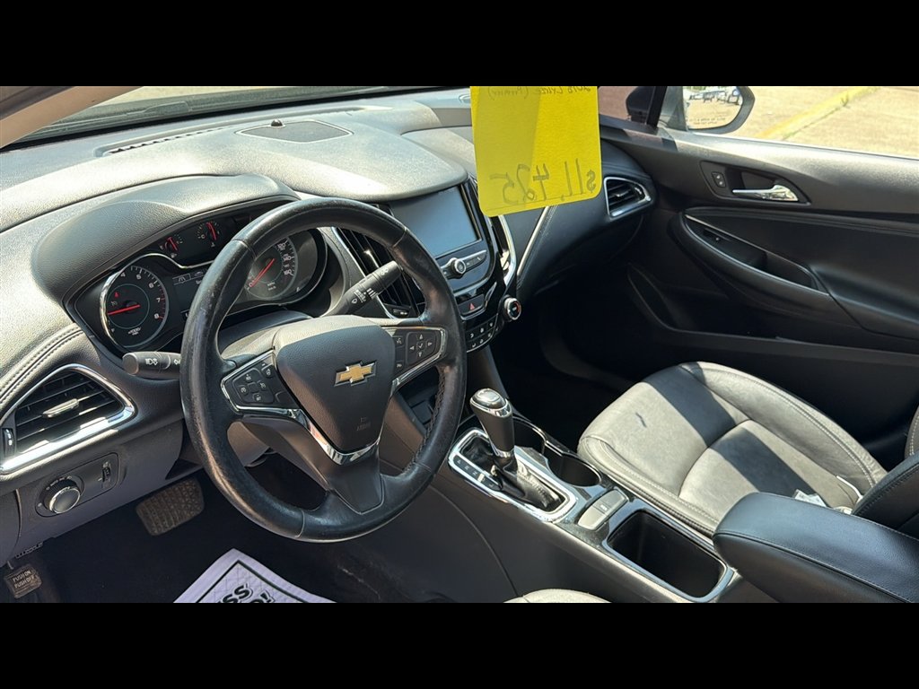 Used 2018 Chevrolet Cruze Premier FWD image 9