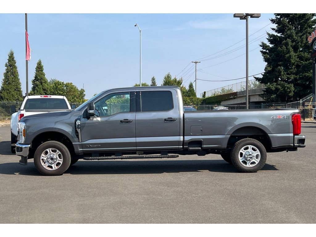 Used 2025 Ford F350 XLT image 9