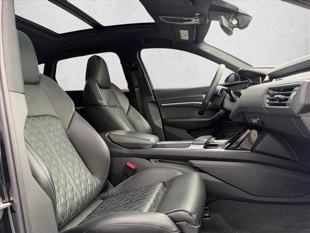 Used 2022 Audi e-tron S Prestige AWD/4WD image 24
