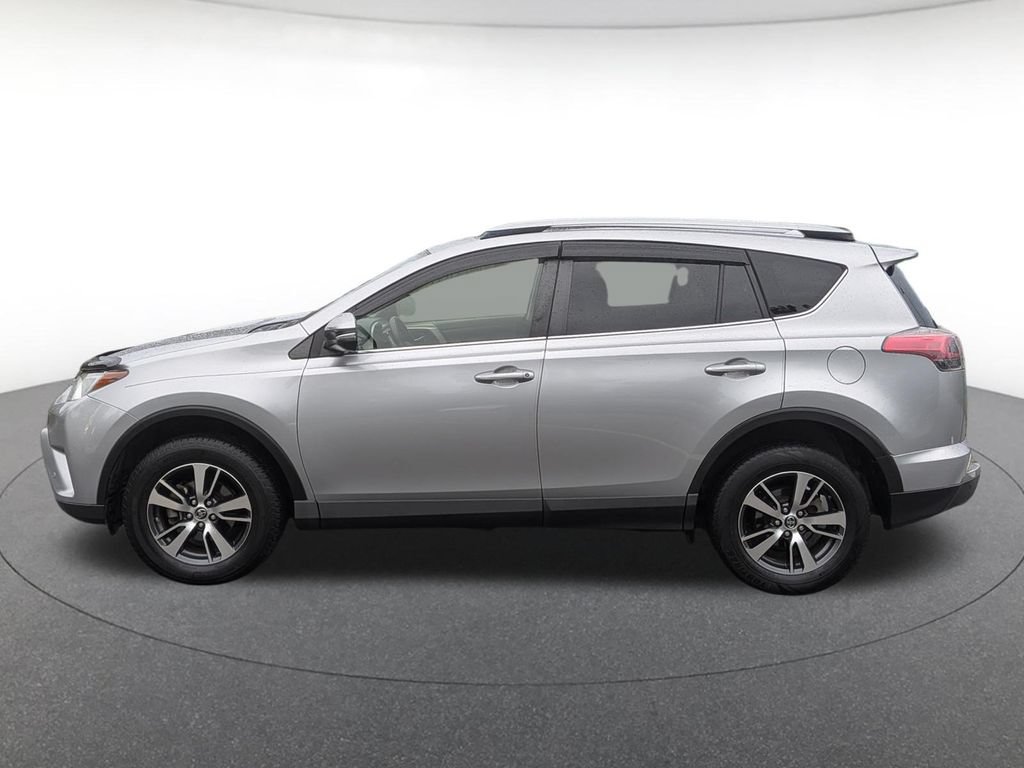 Used 2018 Toyota RAV4 XLE FWD image 14