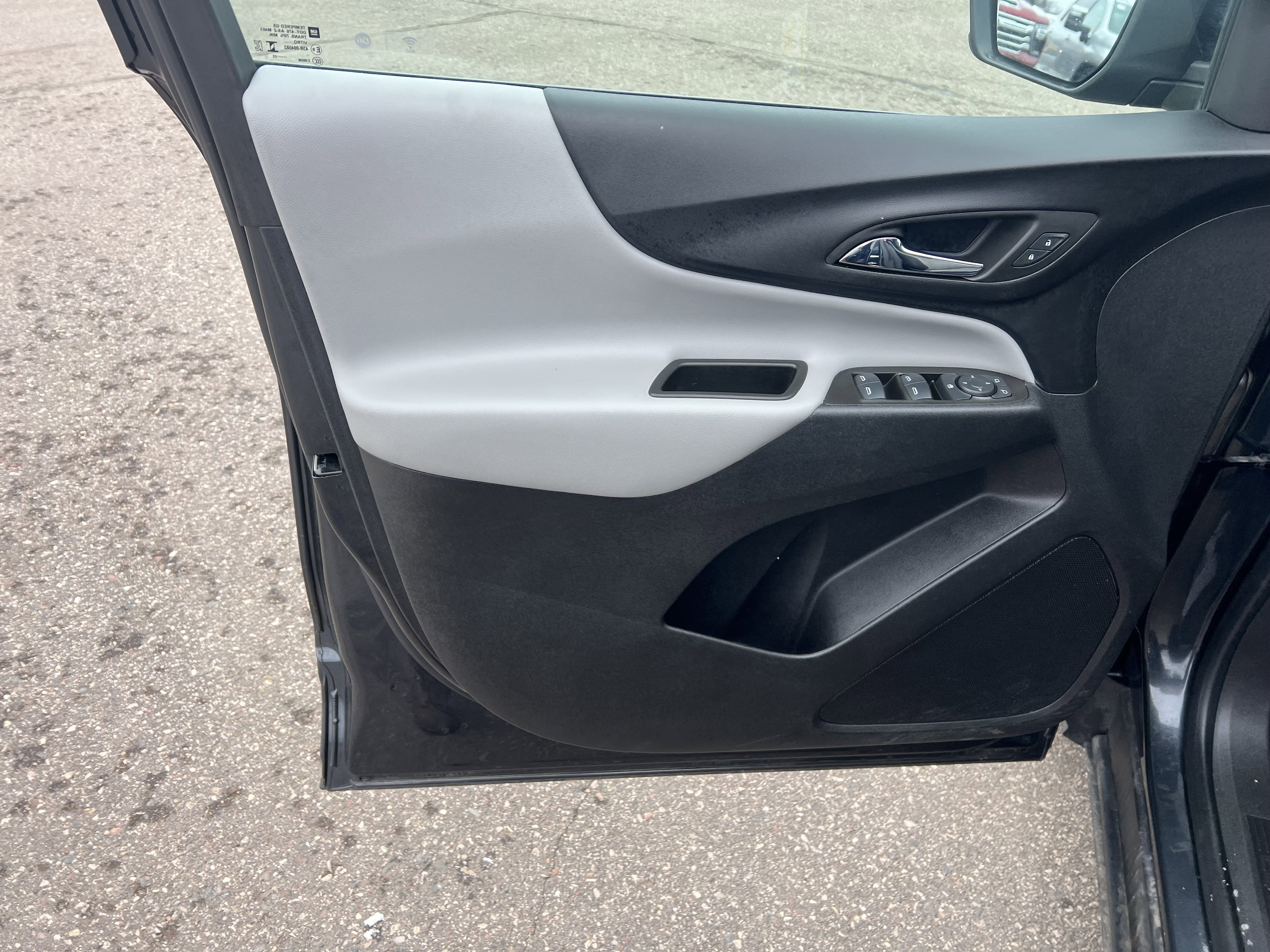 Used 2023 Chevrolet Equinox LT w/ LPO, Floor Liner Package image 17