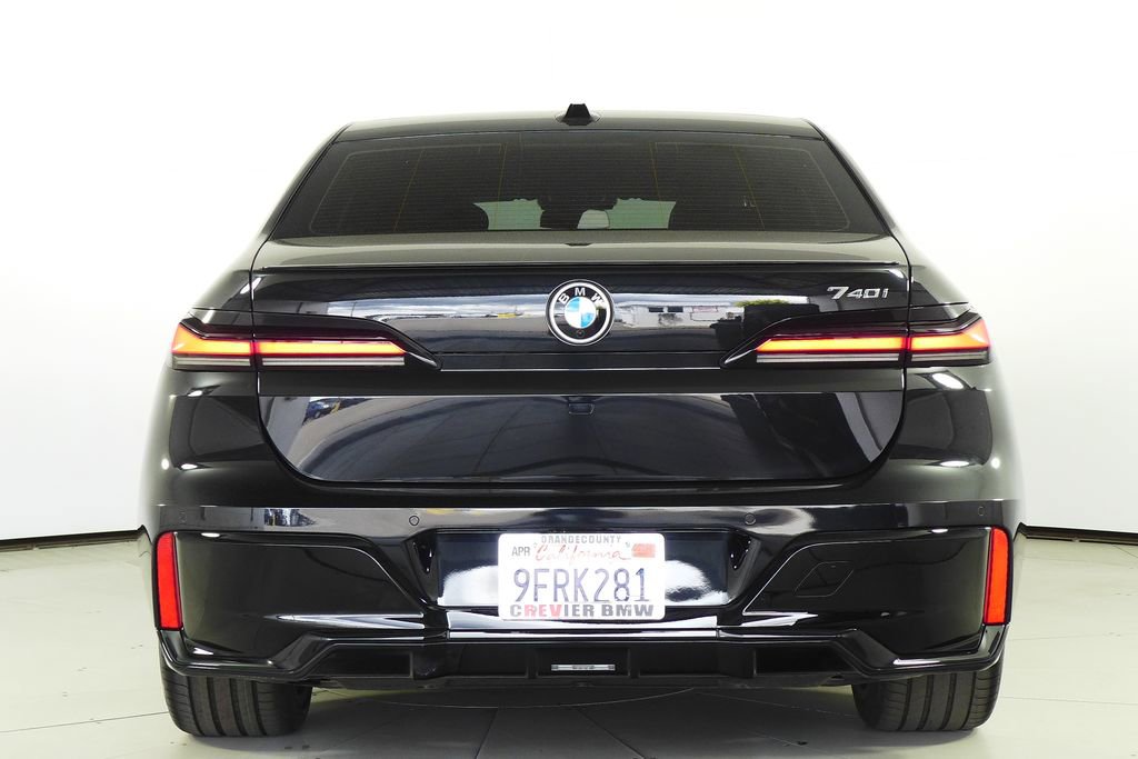 Used 2023 BMW 740i w/ Parking Assistance Package RWD image 8