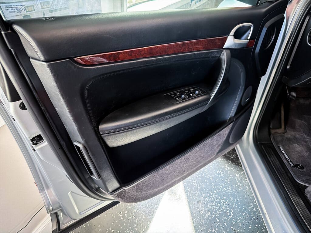 Used 2006 Porsche Cayenne Turbo AWD/4WD image 17