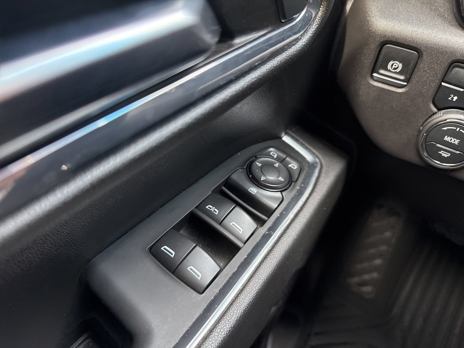 Used 2024 Chevrolet Silverado 1500 LT AWD/4WD image 37