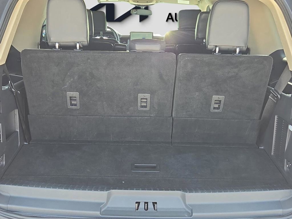 Used 2024 Ford Expedition XLT image 11