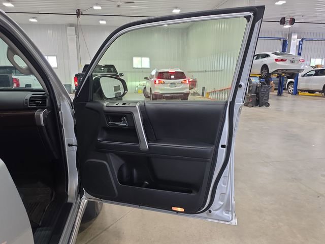 Used 2022 Toyota 4Runner Limited AWD/4WD image 30