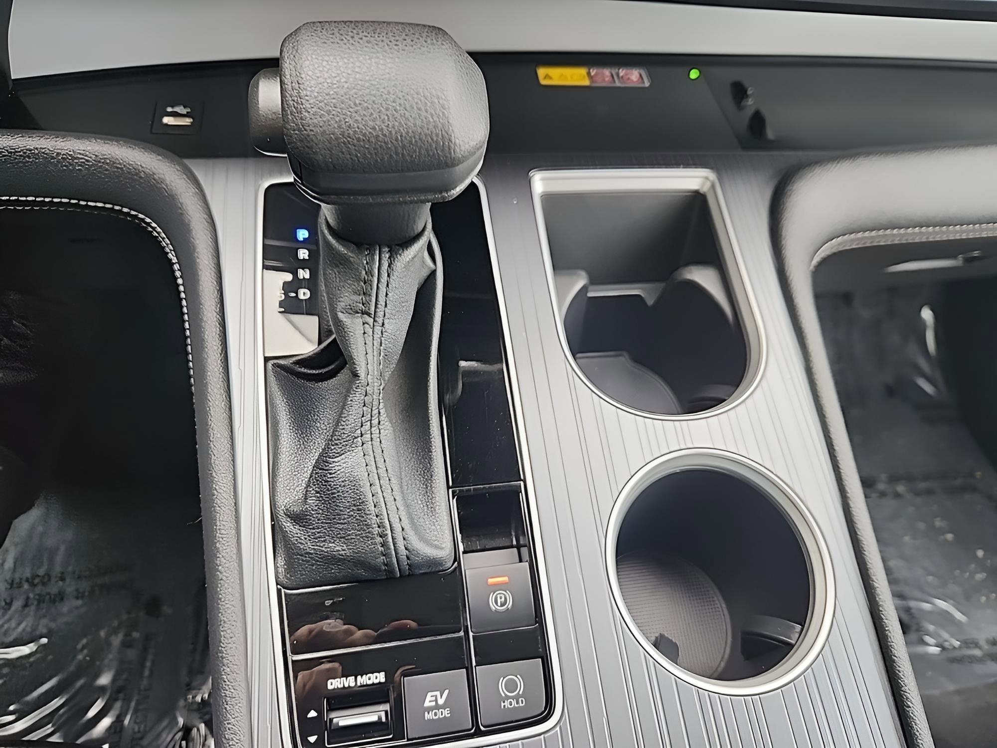 Used 2025 Toyota Sienna LE image 50