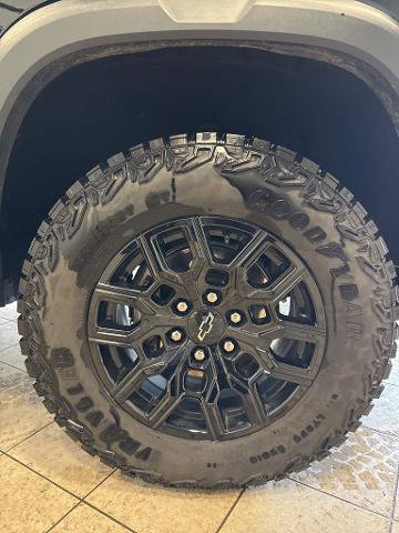 Used 2024 Chevrolet Colorado Trail Boss w/ Technology Package AWD/4WD image 6