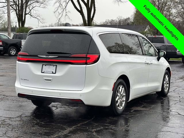 Used 2023 Chrysler Pacifica Touring-L image 34