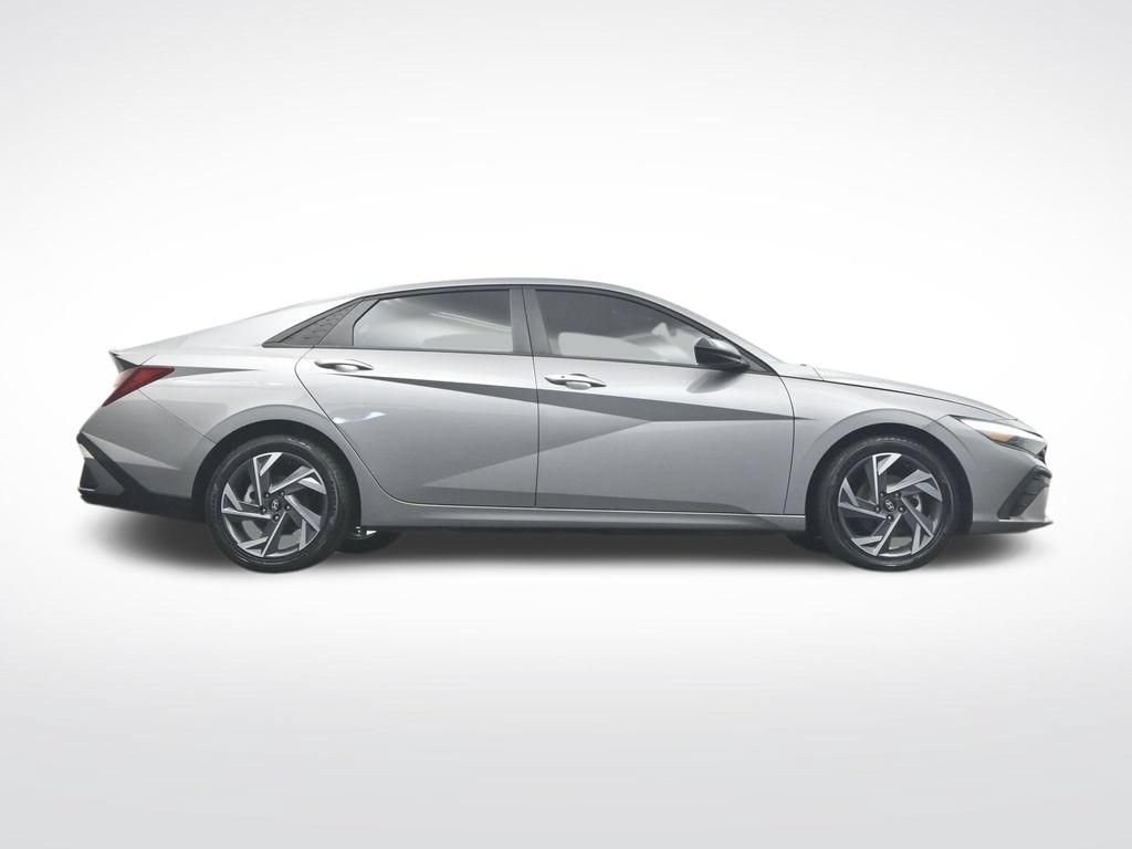 Used 2025 Hyundai Elantra Sport FWD image 40