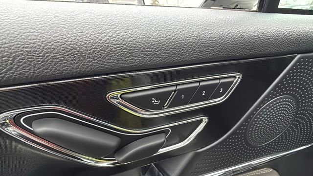 Used 2023 Lincoln Corsair Reserve w/ Rear Removable Package Tray image 18