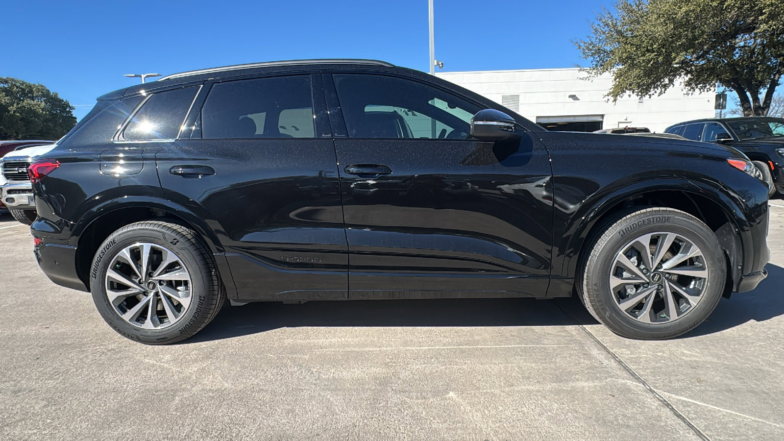 New 2025 Audi Q6 e-tron Premium AWD/4WD image 8