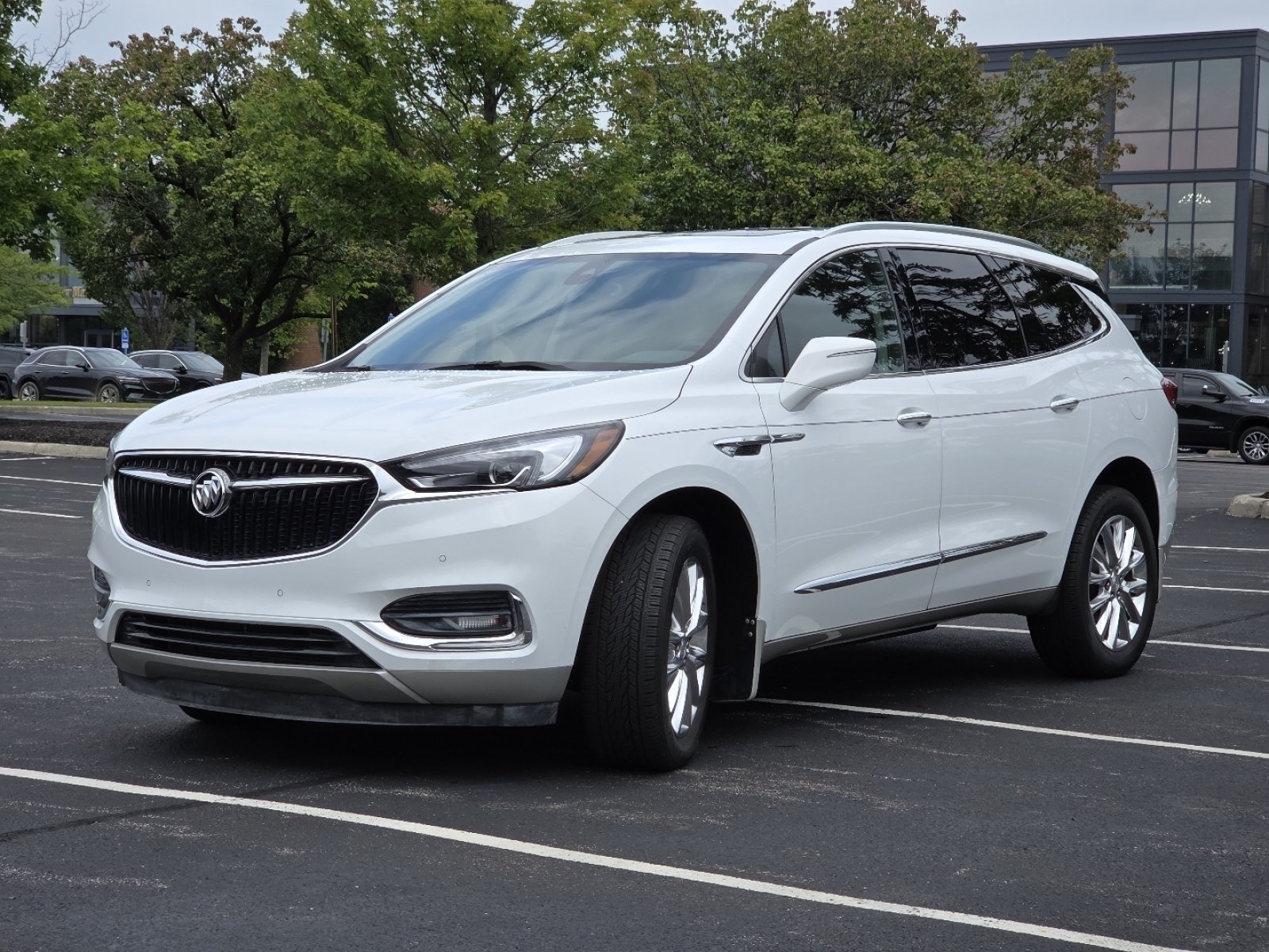 Used 2020 Buick Enclave Premium w/ Sun and Sites Package FWD image 18
