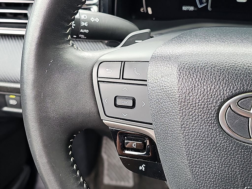 Used 2025 Toyota Camry SE image 21