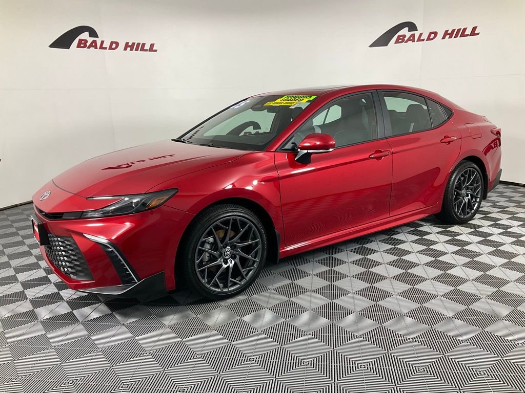 Used 2025 Toyota Camry SE image 3