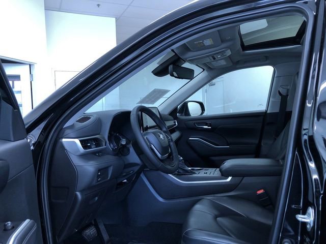 Used 2022 Toyota Highlander XLE image 11