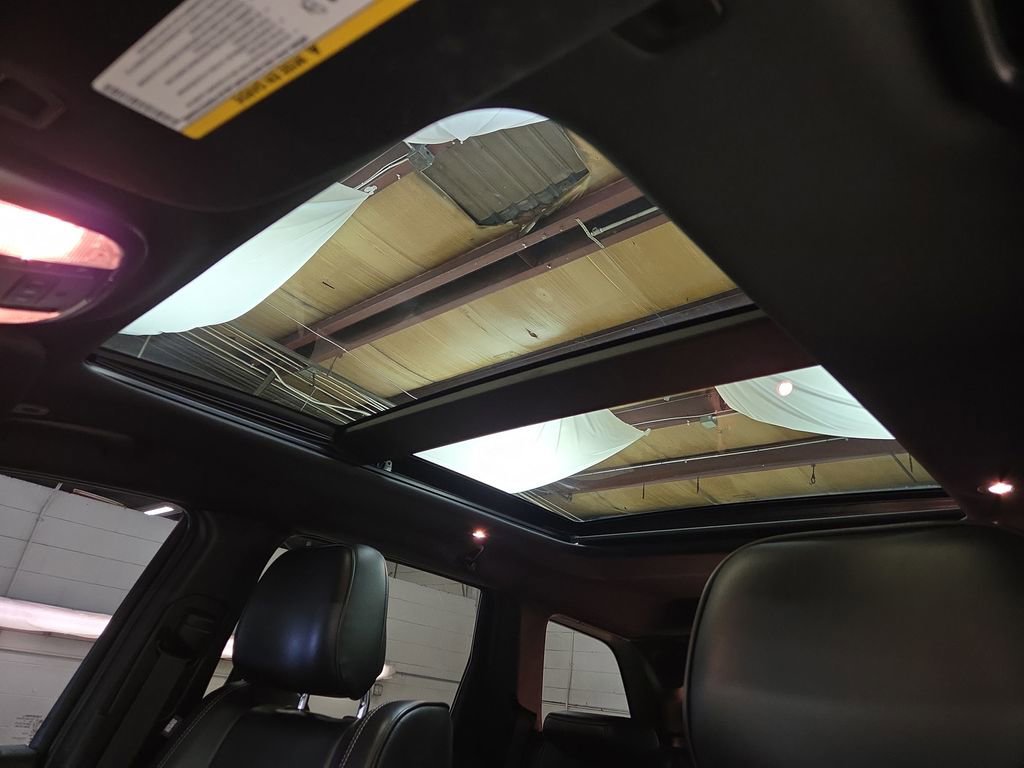 Used 2017 Jeep Grand Cherokee Overland w/ Jeep Active Safety Group image 20