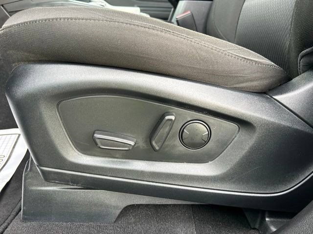 Used 2023 Ford Explorer XLT AWD/4WD image 14