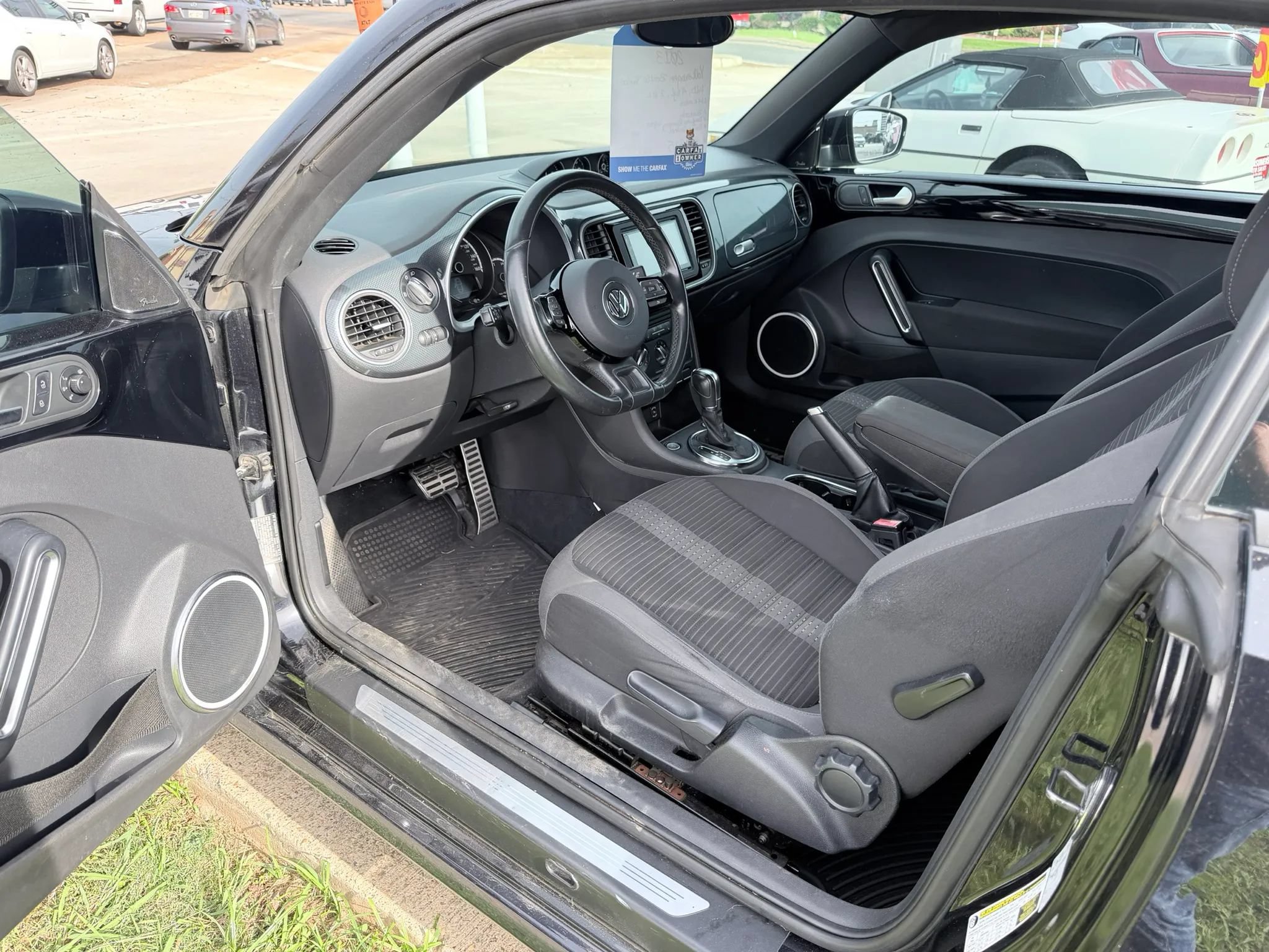 Used 2013 Volkswagen Beetle 2.0T FWD image 2