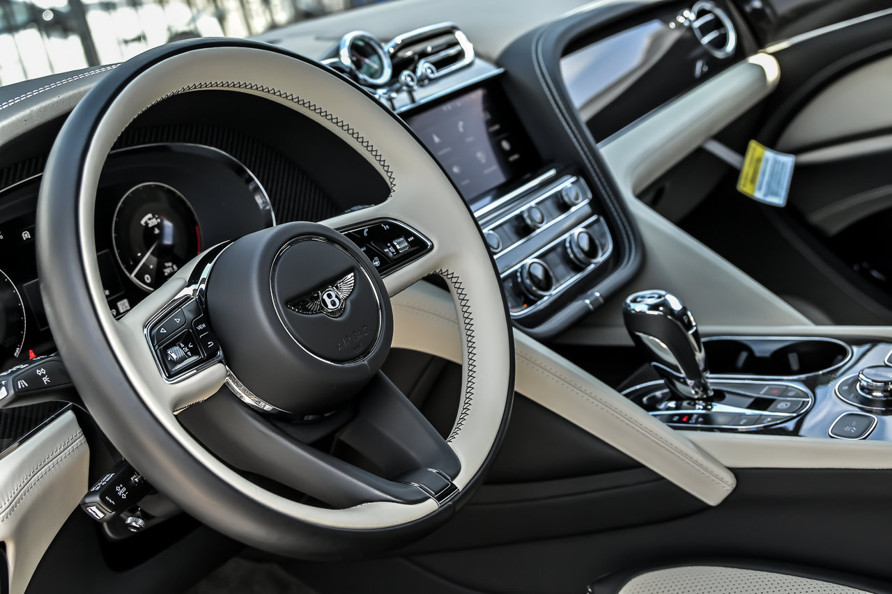 Used 2022 Bentley Bentayga AWD/4WD image 26