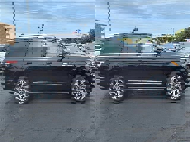 New 2022 Lincoln Navigator 4WD image 31