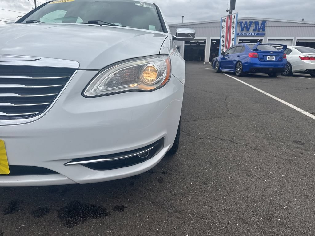 Used 2011 Chrysler 200 Limited FWD image 33