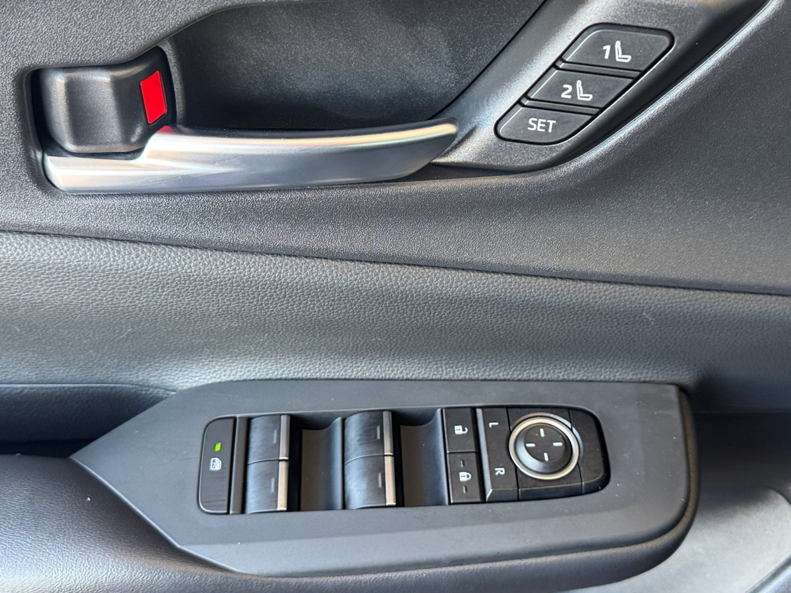 Used 2024 Toyota Prius Prime Premium w/ Advanced Technology Package FWD image 12