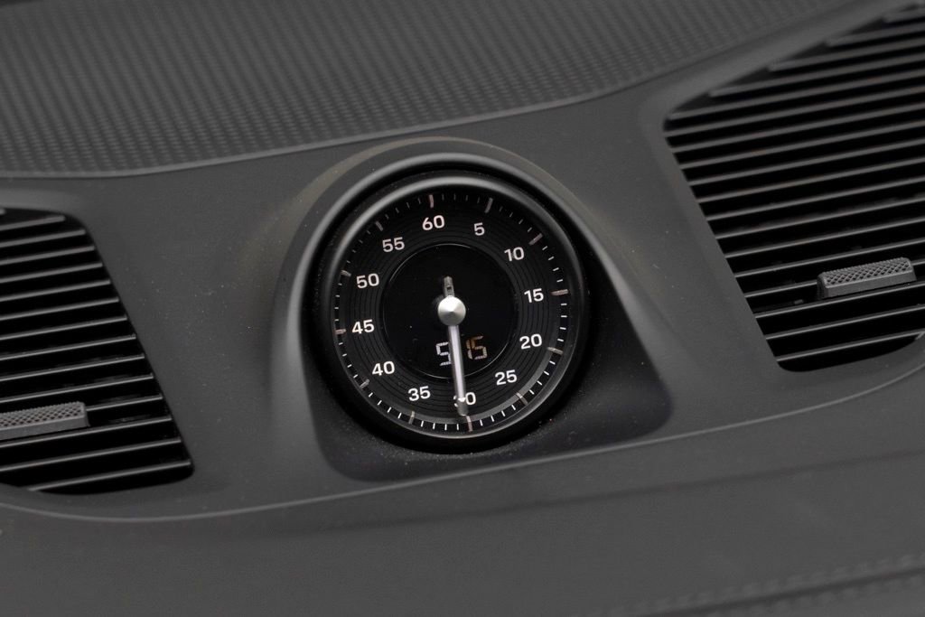 Used 2024 Porsche Cayenne Coupe image 28