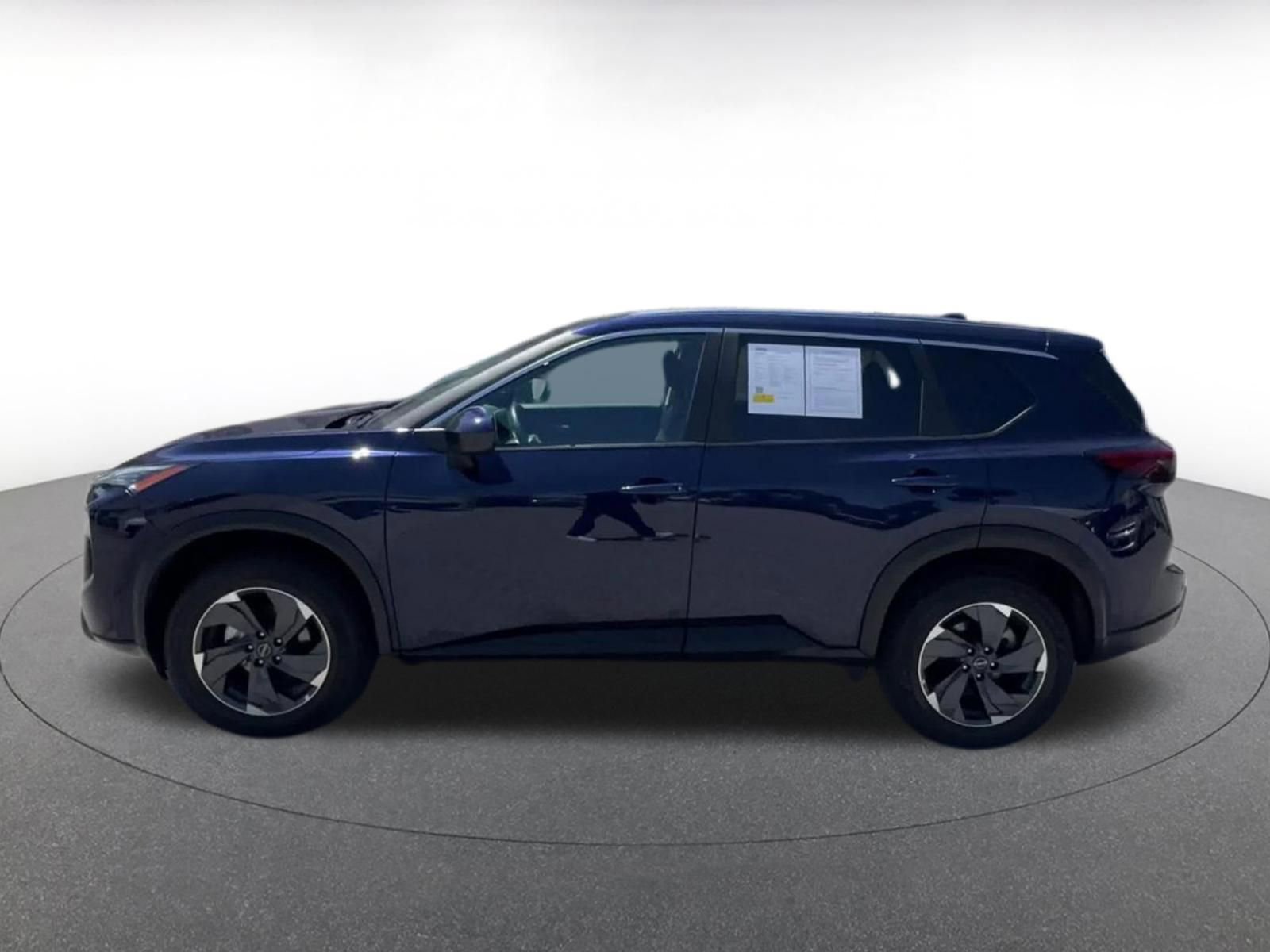 Used 2025 Nissan Rogue SV FWD image 9