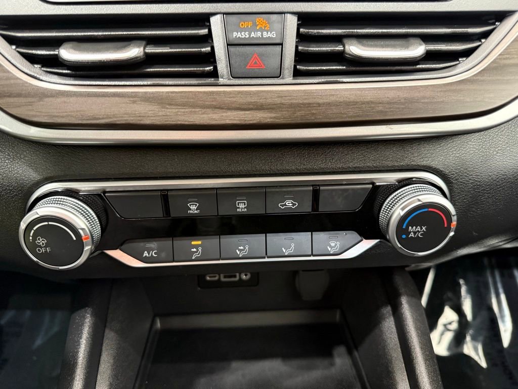 Used 2025 Nissan Altima 2.5 SV FWD image 34