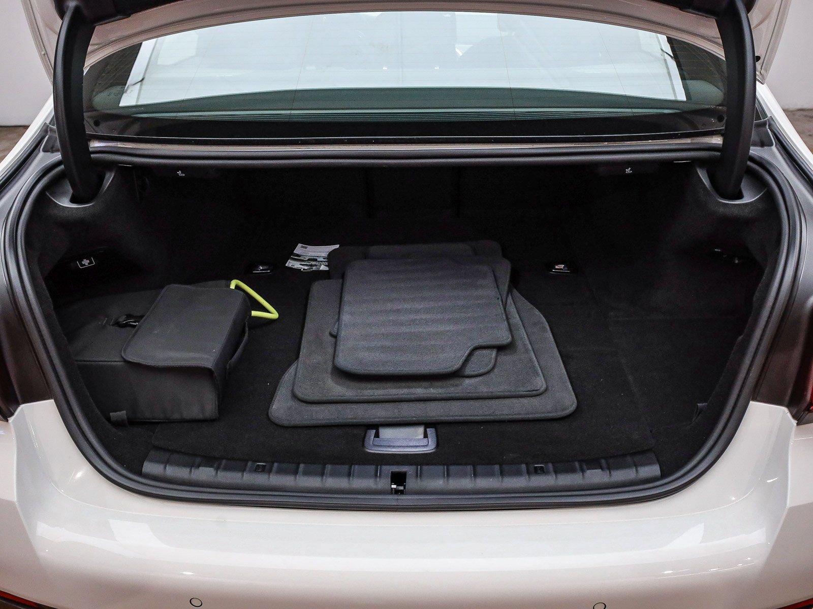 Certified 2023 BMW 530e w/ M Sport Package image 28