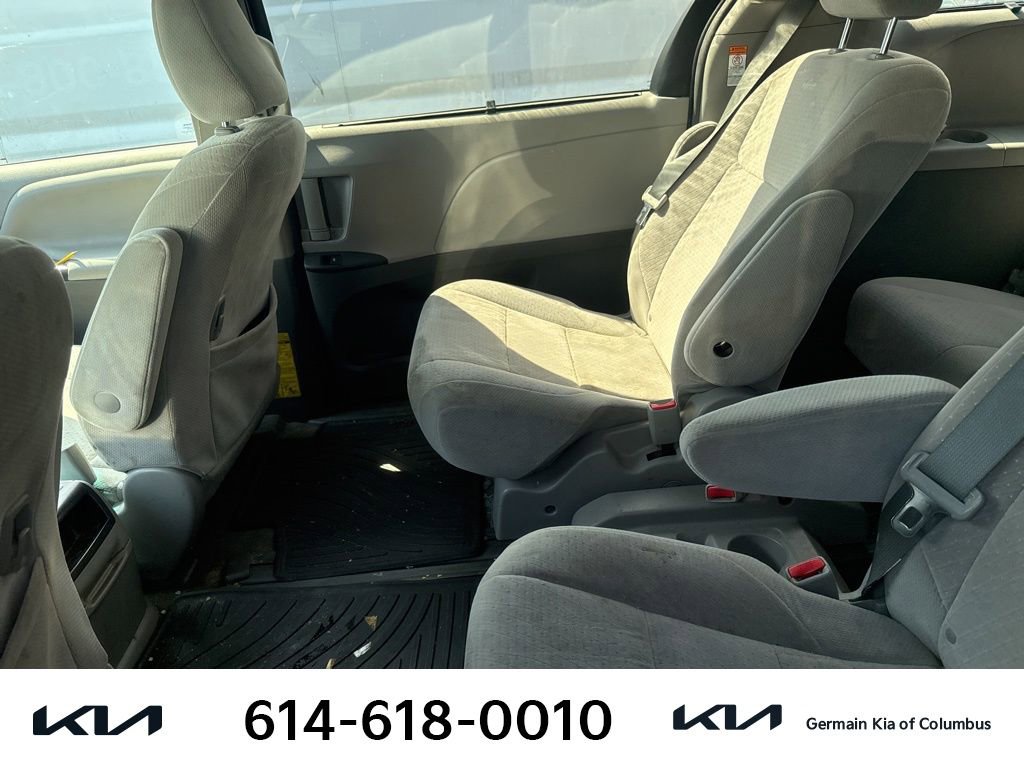 Used 2015 Toyota Sienna LE image 10