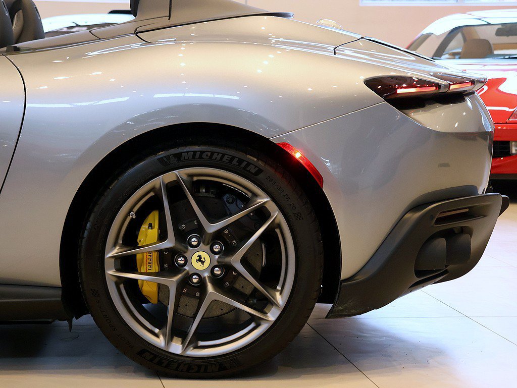Certified 2026 Ferrari Roma Spider RWD image 50