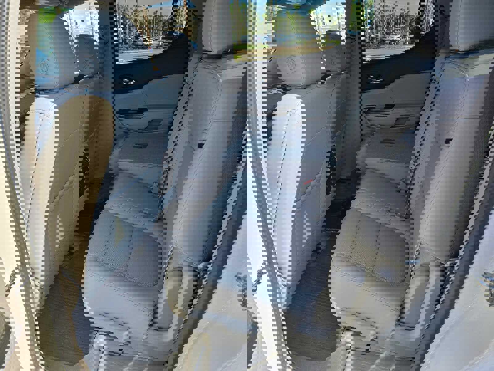 Used 2021 GMC Acadia SLT w/ Preferred Package image 7