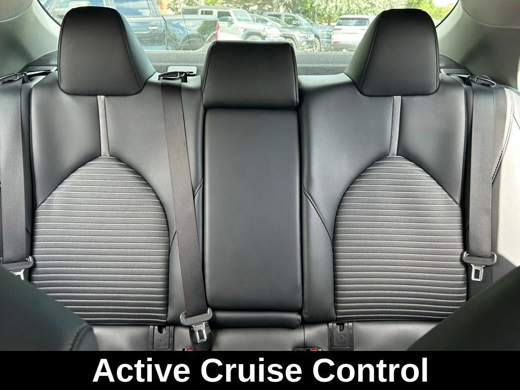 Used 2023 Toyota Camry SE image 14