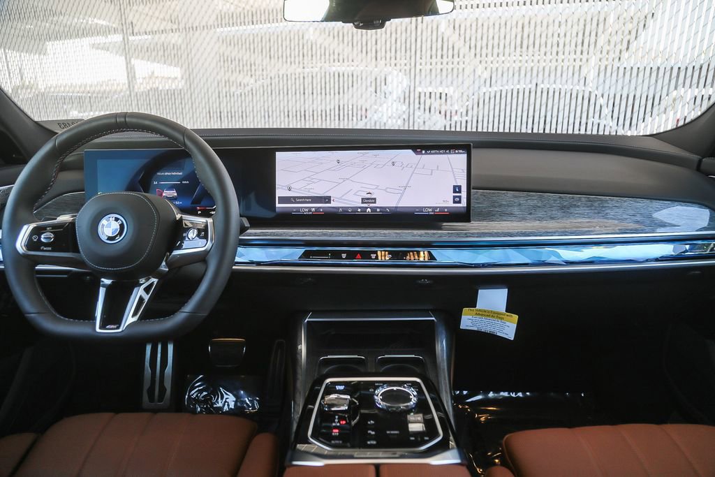 Used 2025 BMW i7 M70 w/ Executive Package AWD/4WD image 9