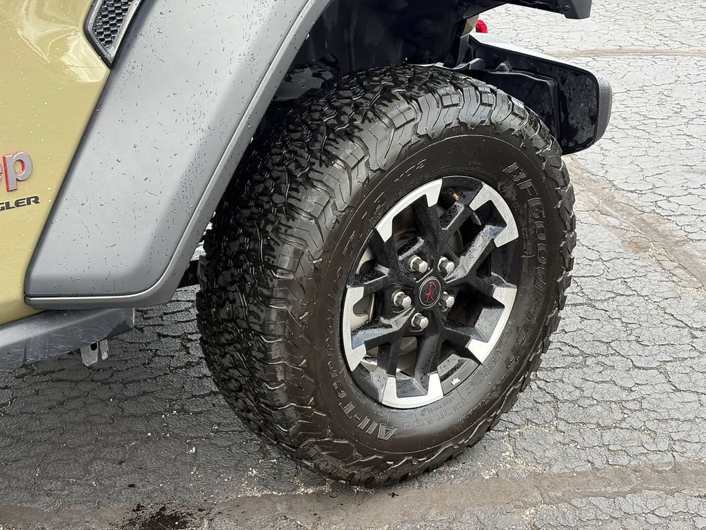 Used 2025 Jeep Wrangler Unlimited Rubicon AWD/4WD image 9