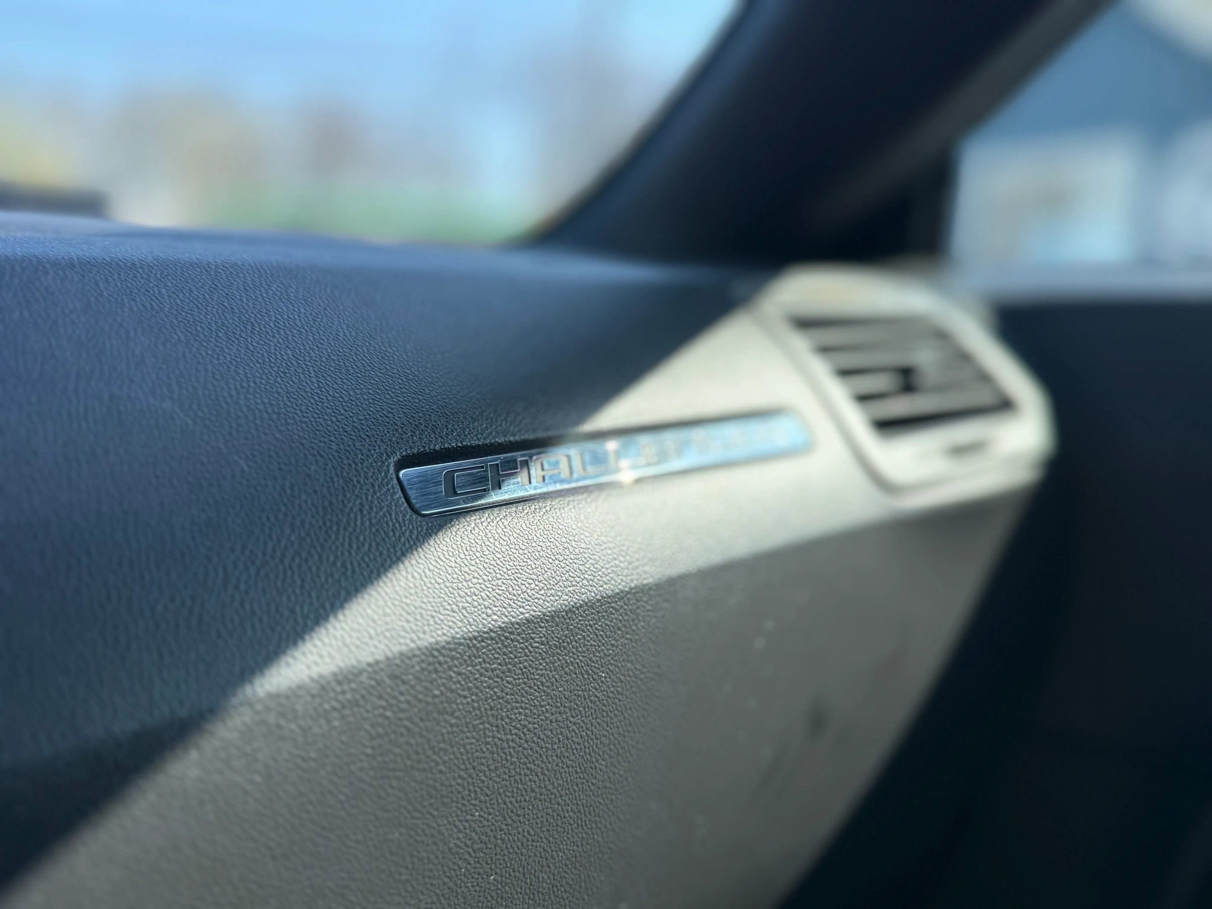 Used 2011 Dodge Challenger image 23