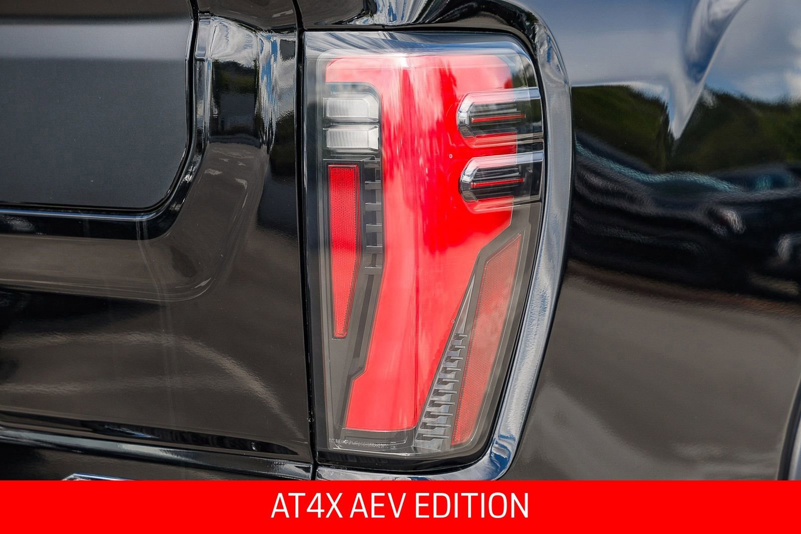 Used 2025 GMC Sierra 2500 AT4X w/ AT4X AEV Edition AWD/4WD image 8