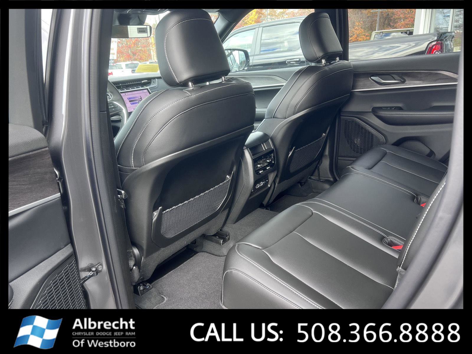 New 2025 Jeep Grand Cherokee Limited w/ Black Appearance Package image 11