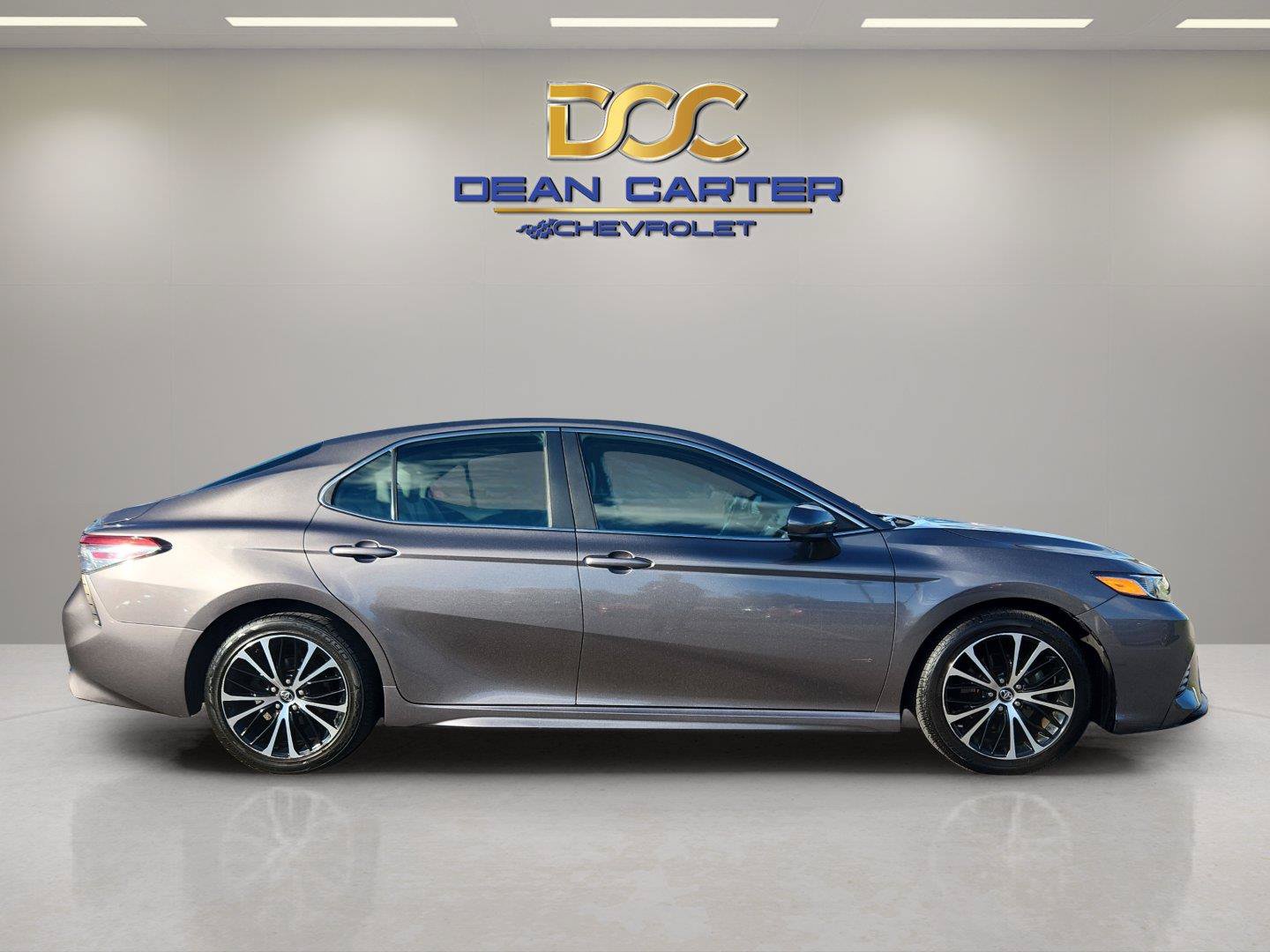 Used 2019 Toyota Camry SE FWD image 6