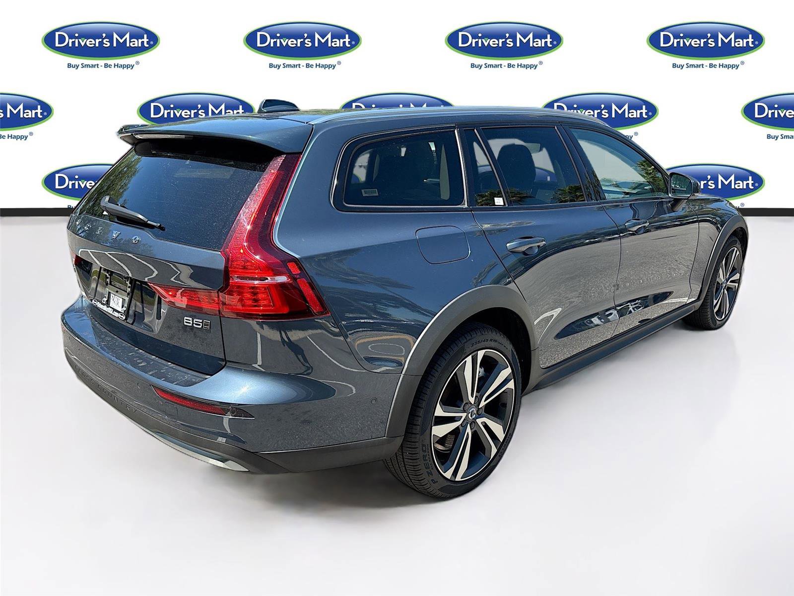 Used 2025 Volvo V60 B5 Cross Country Plus AWD/4WD image 7