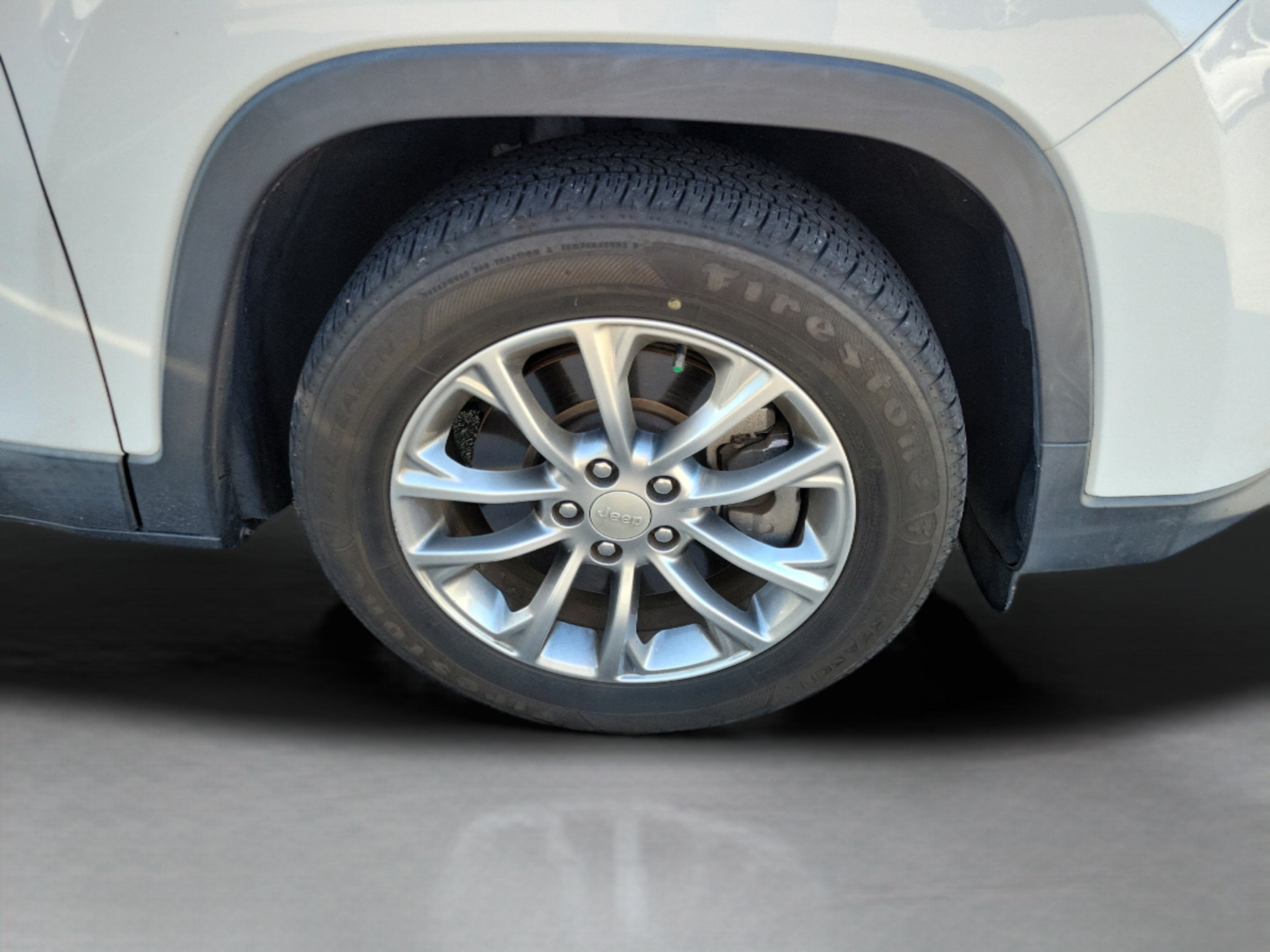 Used 2020 Jeep Cherokee Latitude Plus w/ Cold Weather Group FWD image 23