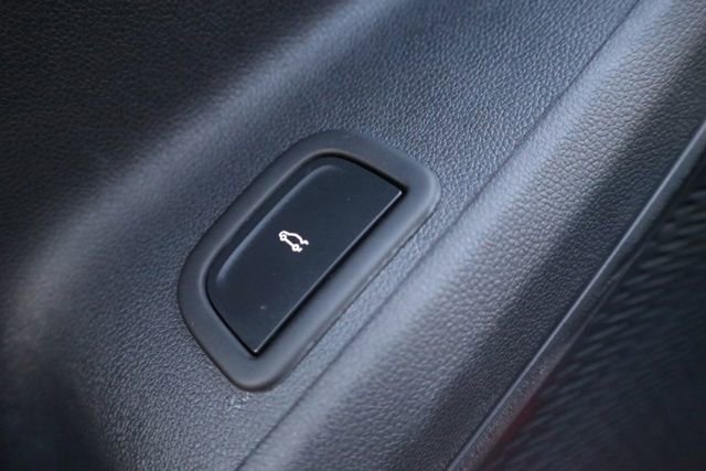 Used 2025 Chevrolet Traverse LT image 26