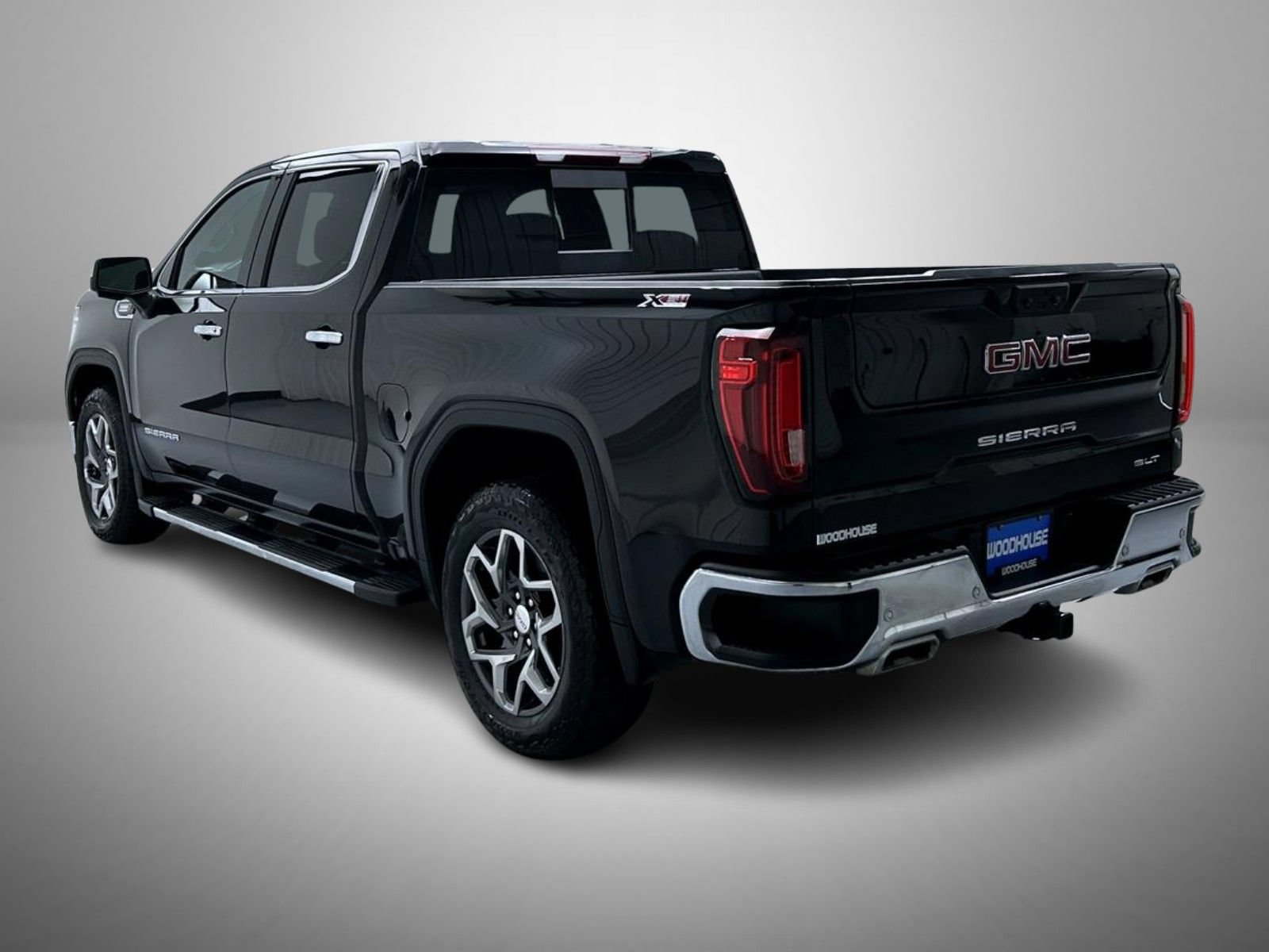 Used 2024 GMC Sierra 1500 SLT w/ SLT Premium Plus Package AWD/4WD image 7