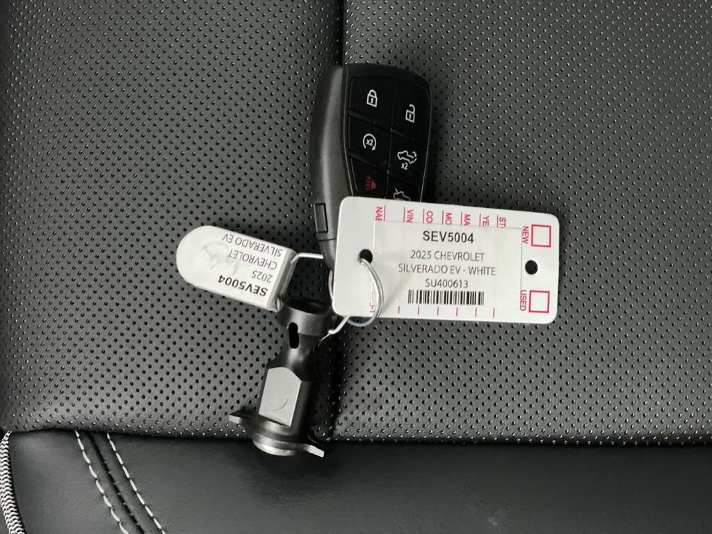 New 2025 Chevrolet Silverado EV LT image 36