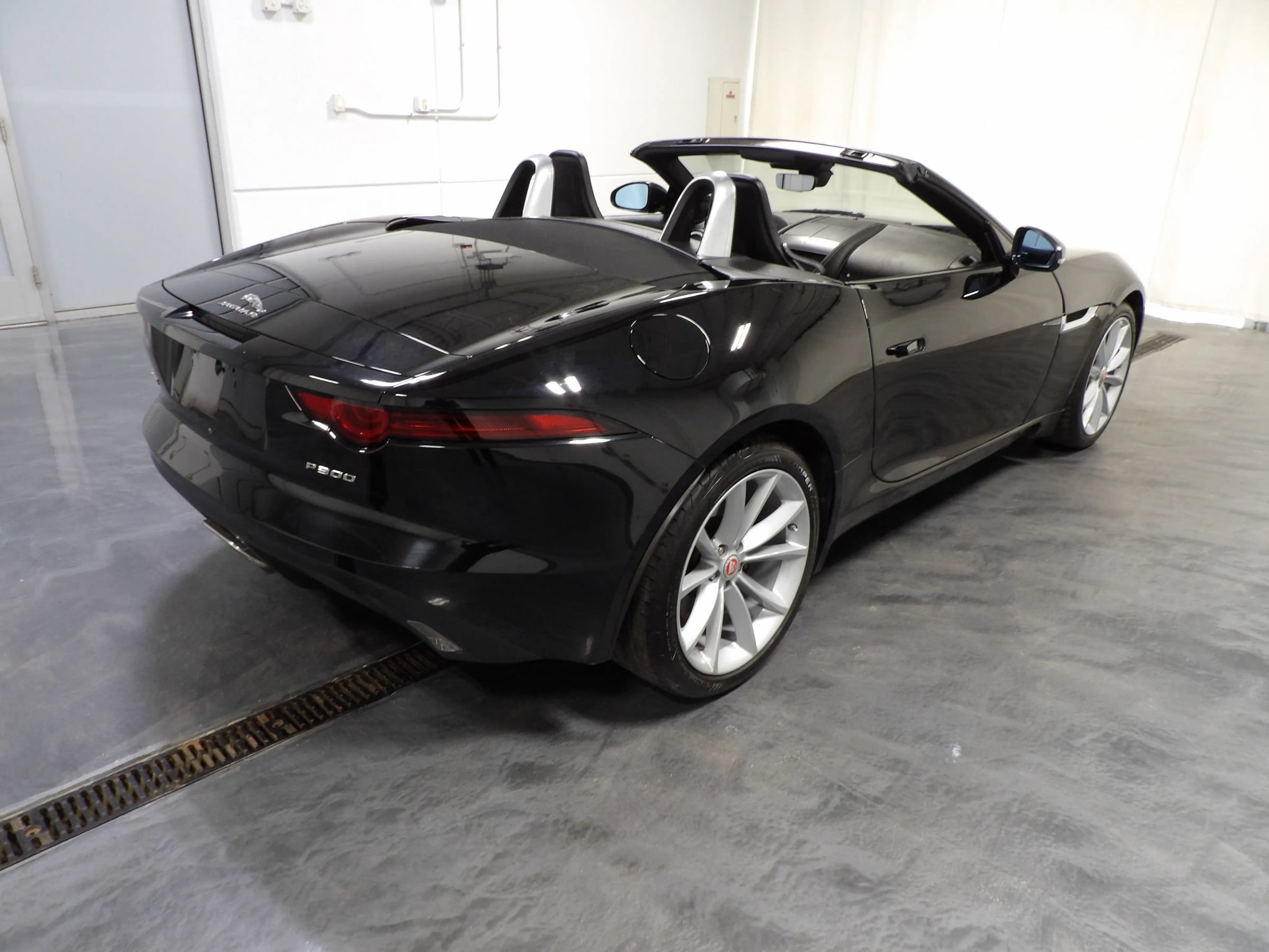 Used 2020 Jaguar F-TYPE Convertible RWD image 14