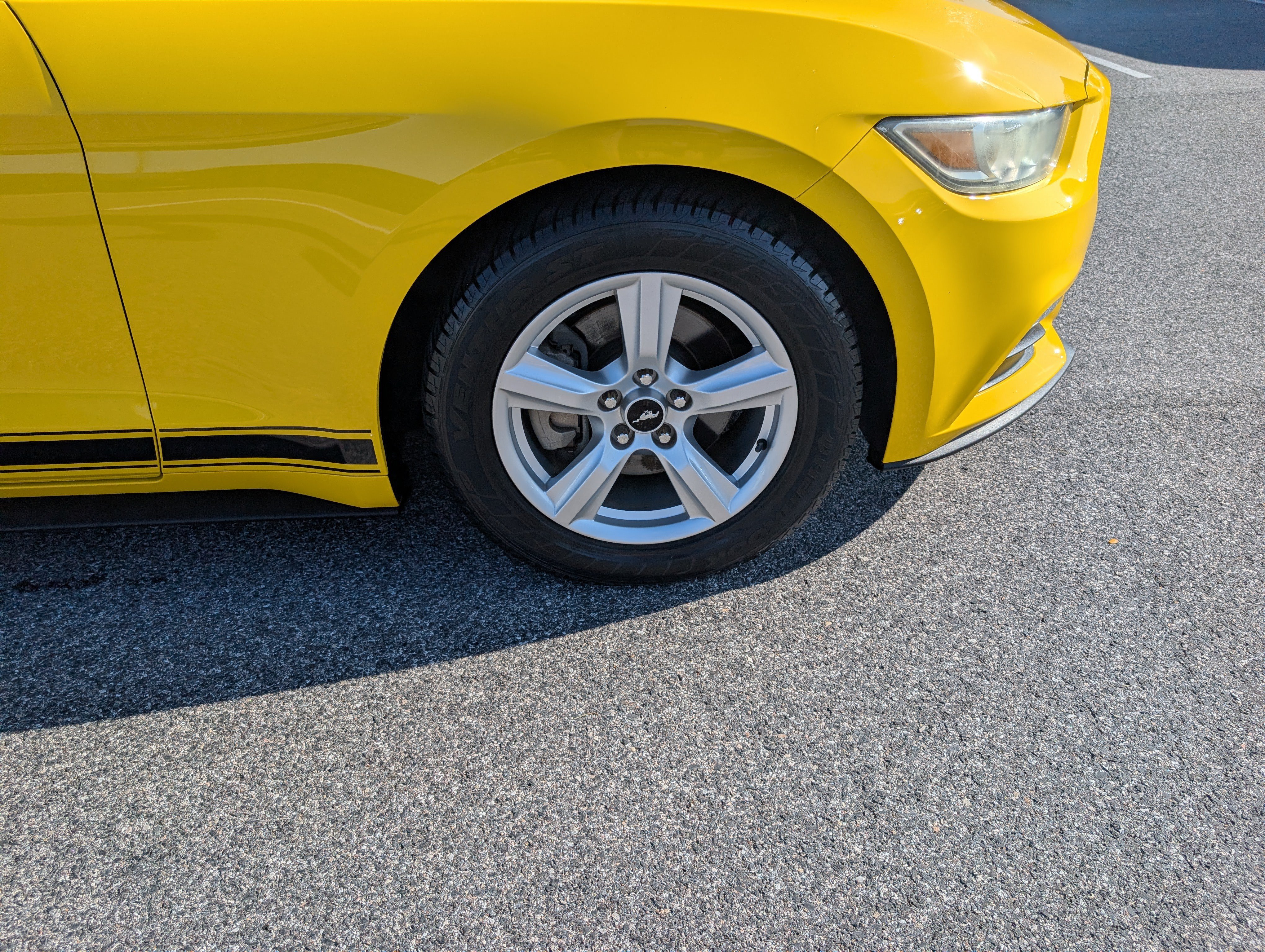 Used 2016 Ford Mustang Coupe RWD image 9