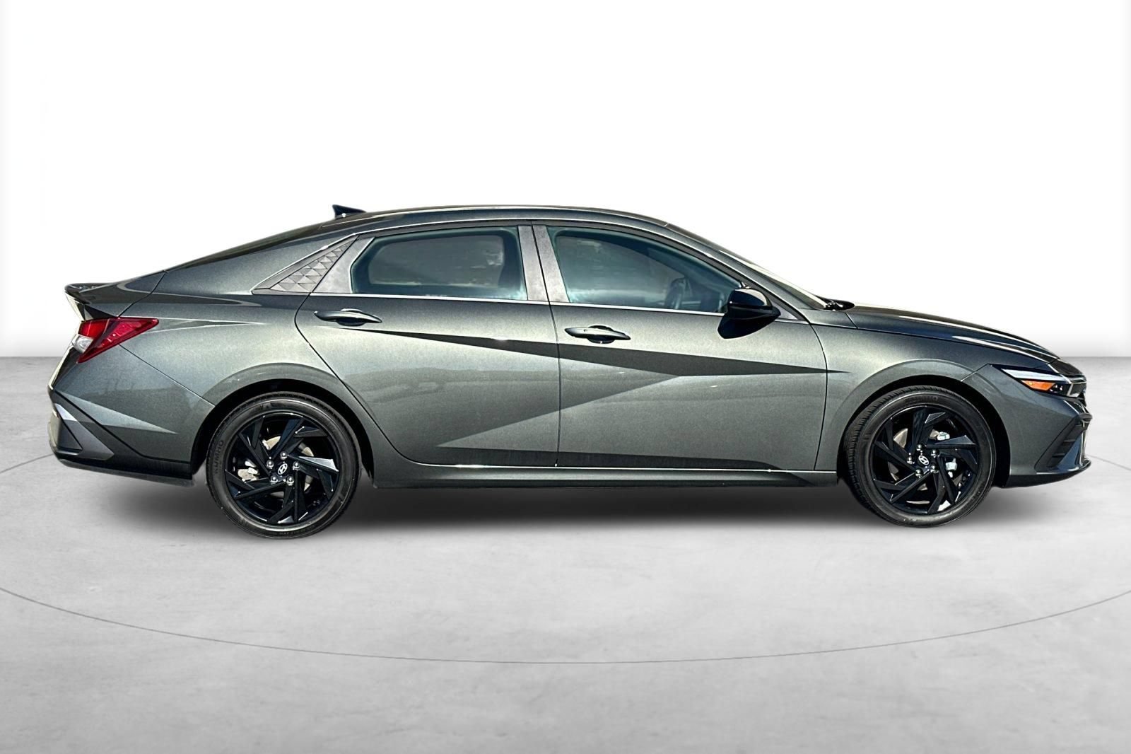 Used 2026 Hyundai Elantra Sport FWD image 9